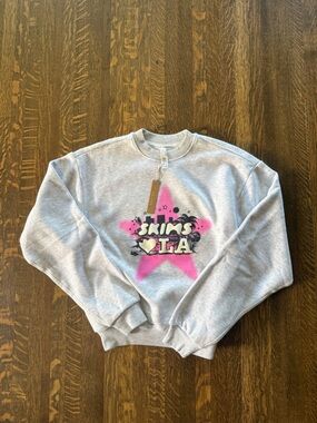 SKIMS Grey Crewneck Sweatshirt with Pink Star Graphic